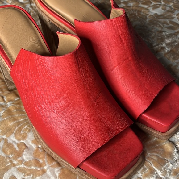 So comfy Wal & Pai Red Leather Mules - Picture 5 of 5